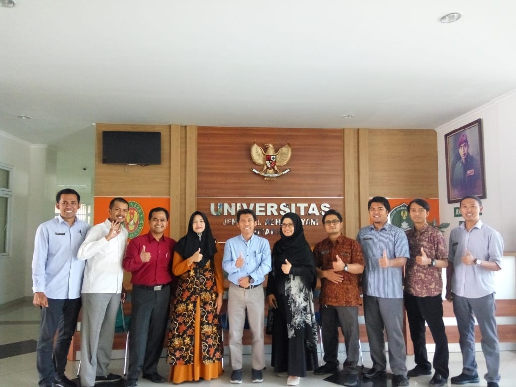 Foto bersama reviewer – penerima hibah FTTI – dan LPPM UNJANI Yogyakarta